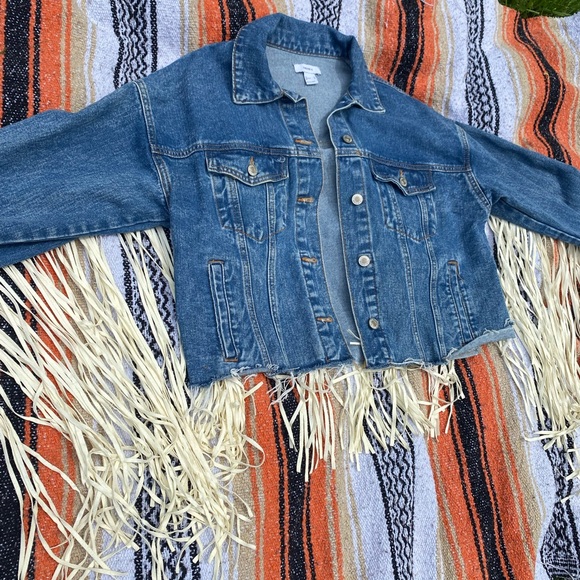 Denim jacket w/ faux leather fringe - Picture 5 of 10